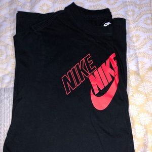 Nike tshirt in size kids large, fits woman’s small